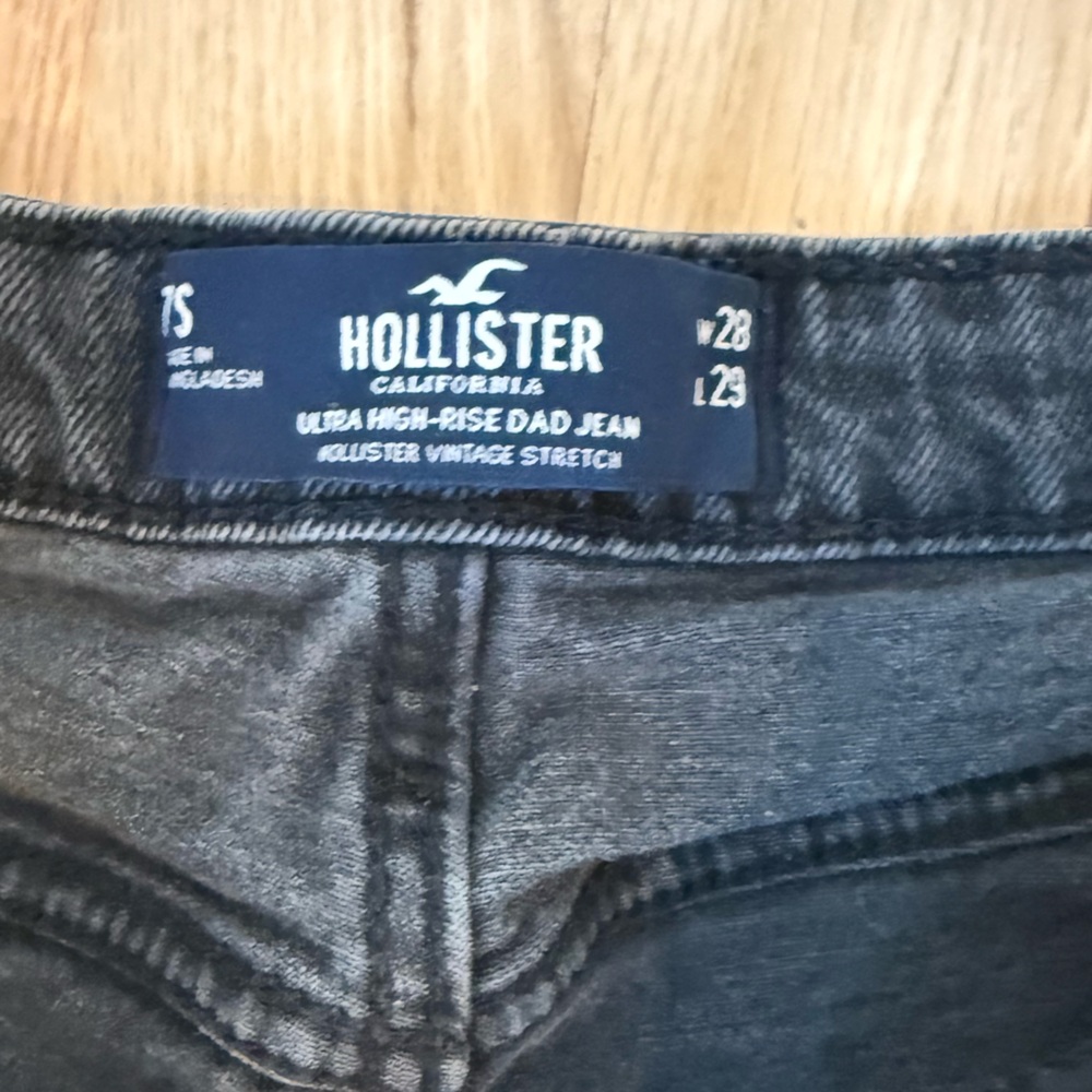 Hollister Women’s Black and Gray (patched) Relaxed fit Jeans (sz 28, inseam ~24) - Picture 8 of 9